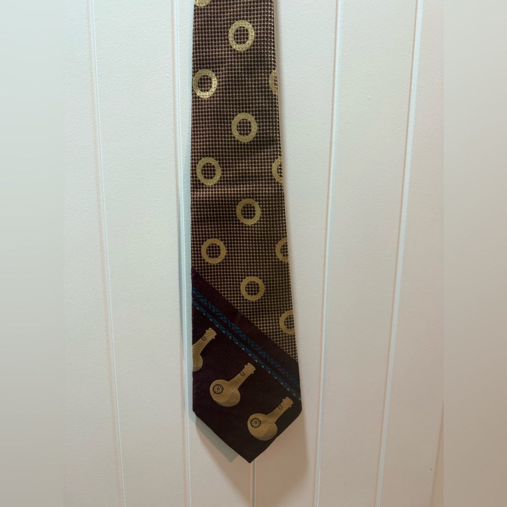Shainberg’s tie